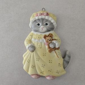 VTG 1985 Schmid Kitty Cucumber Sleepy Bedtime Yellow Nightgown Teddy Ornament
